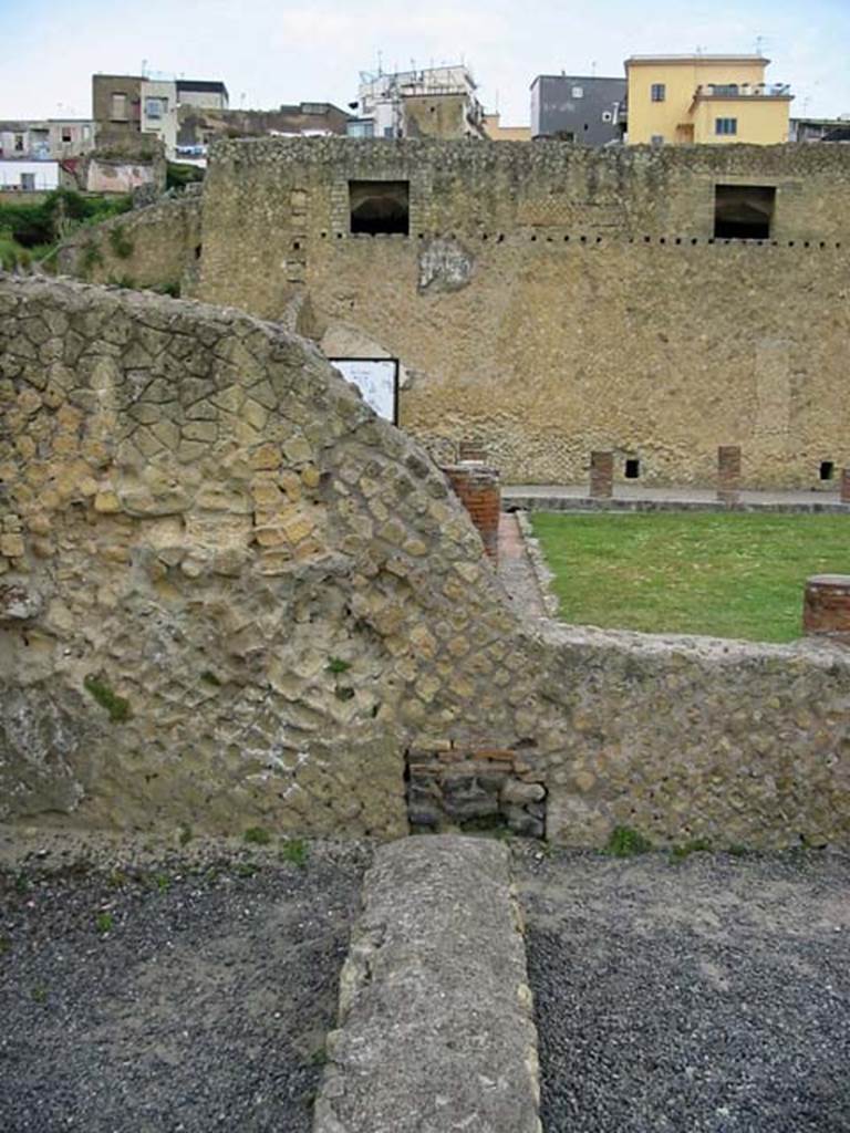 VI.1/4/5, Herculaneum. May 2003. Looking towards north wall.
Photo courtesy of Nicolas Monteix.